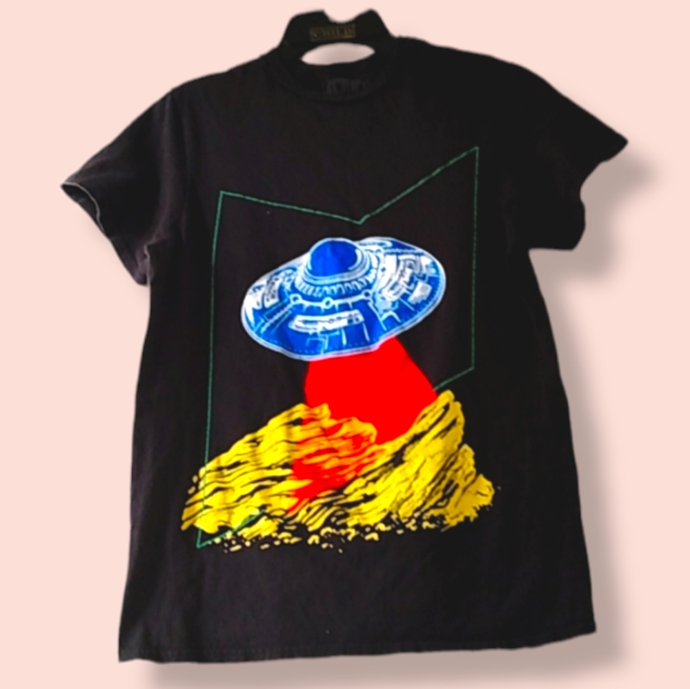 SpoilerAlert: Men's Small UFO Graphic T-Shirt
